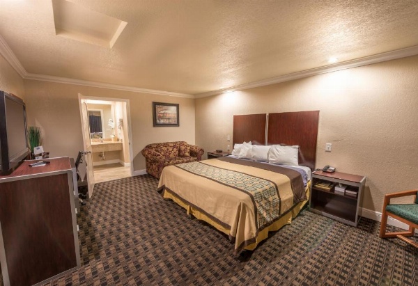 Edge Water Inn image 10
