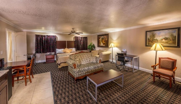 Edge Water Inn image 11