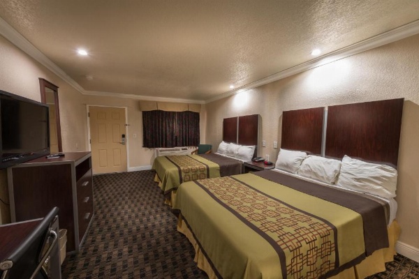 Edge Water Inn image 13