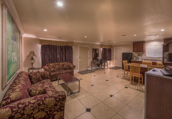 Edge Water Inn image 7